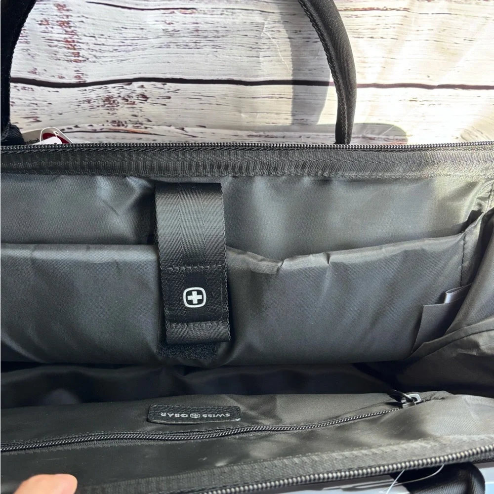 NWT SWISSGEAR Weekender II Travel Tote Bag in Black for Travel, Gym, Work 1097